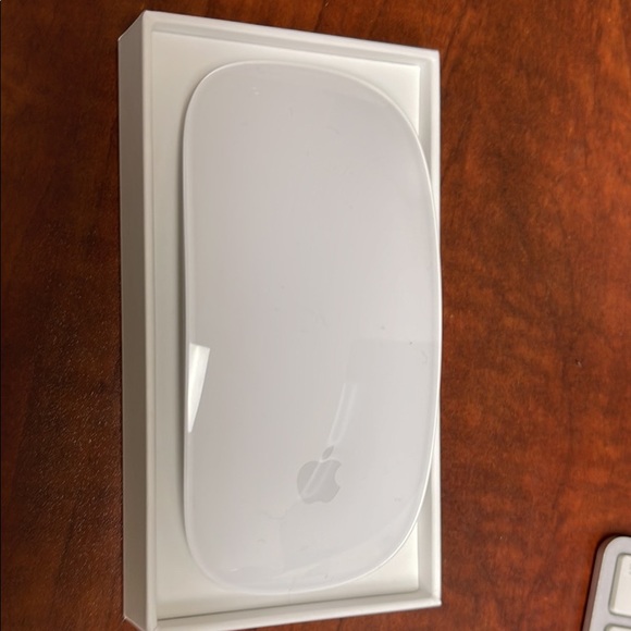 Apple Magic Mouse - Picture 1 of 4